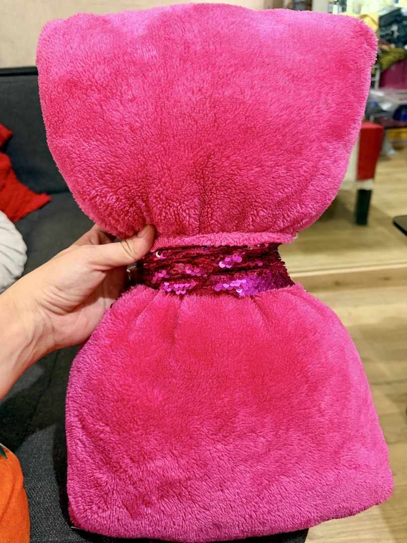 Pre-loved Bow Pillow (Category: Children's Beds) located in Muntinlupa City. Submitted by sashaloves (Listing ID 1470169368, Image 3). Description: Pre-loved Bow Pillow In good condition but with signs of usage Sequins: interchangeable to pink and silver No time to wash/clean Please manage your expectations. You are considering a used item. SF c/o miner..