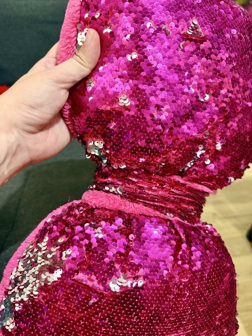 Pre-loved Bow Pillow (Category: Children's Beds) located in Muntinlupa City. Submitted by sashaloves (Listing ID 1470169368, Image 2). Description: Pre-loved Bow Pillow In good condition but with signs of usage Sequins: interchangeable to pink and silver No time to wash/clean Please manage your expectations. You are considering a used item. SF c/o miner..