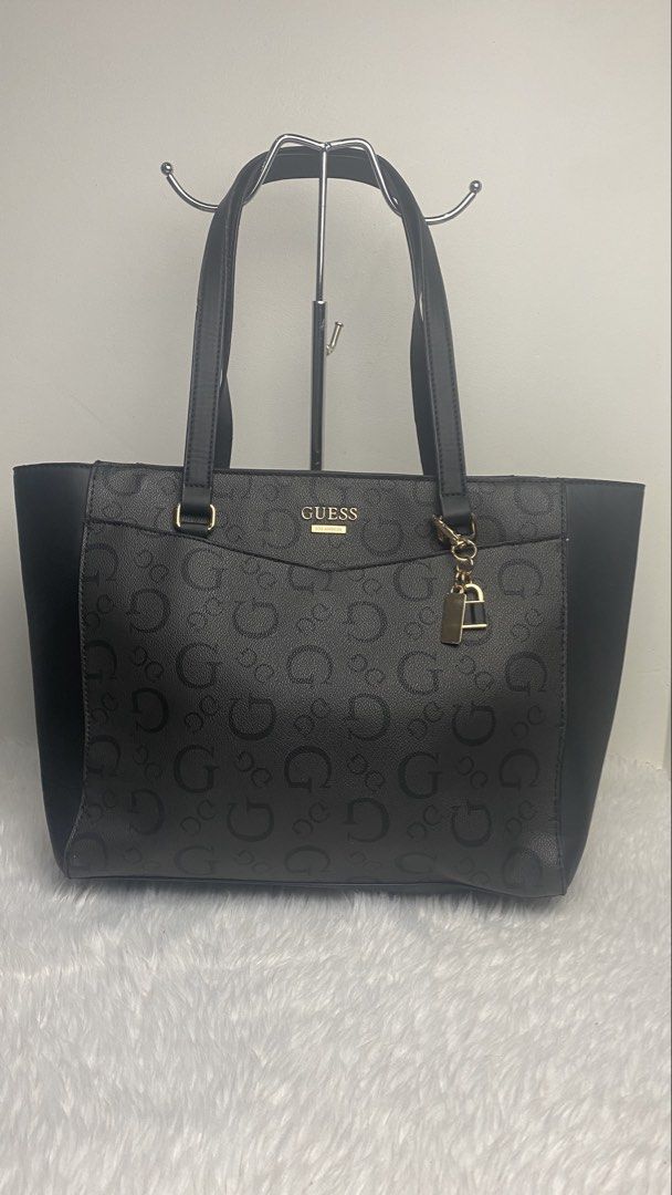 Preloved Güess Tote bag authentic from U.S.A (Category: Tote Bags) located in General Tinio. Submitted by ubuyshoppers (Listing ID 1470346502, Image 1). Description: Size : 11.5x12.5x4 ✨Authentic/Original/Brand New (from U.S.A) 🇵🇭ONHAND PINAS (Nueva Ecija) 🛵Ready to ship nationwide via J&T 💸MOP : GCash | Bank transfer 📩Message us to order! ⛔️Disclaimer : We are not affiliated or associated with any of the brands featured in our post/live. Al