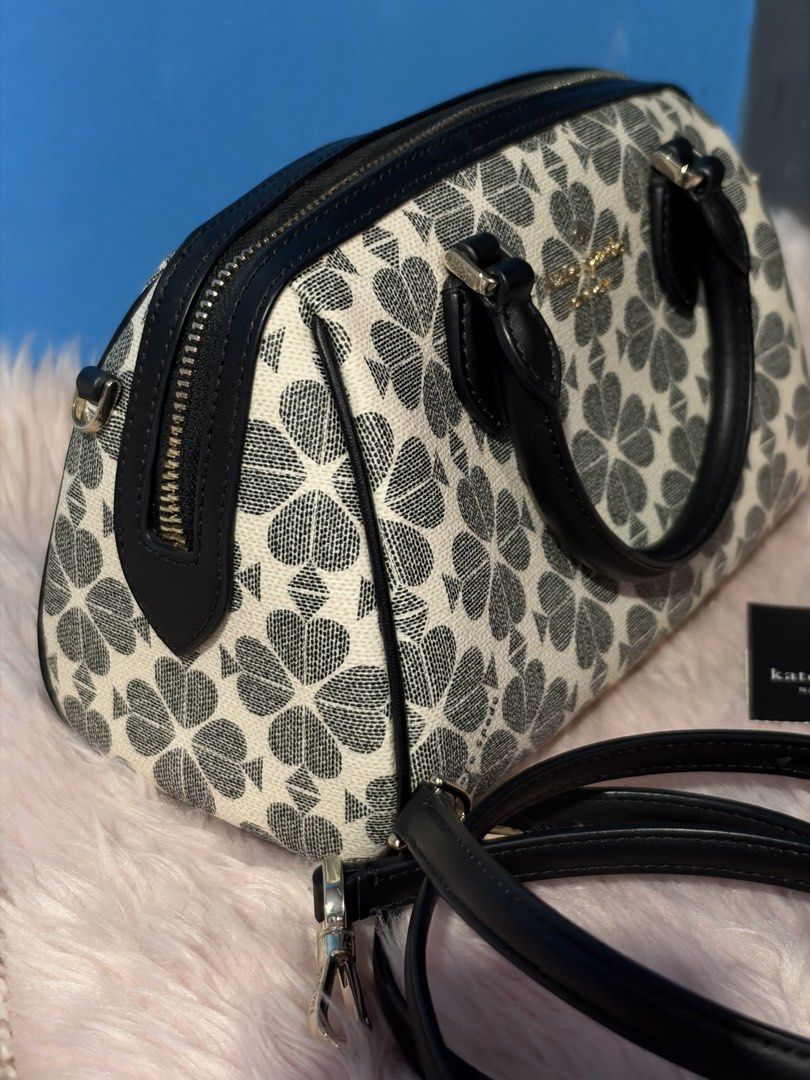 Preloved Kate Spade Flower pv (Category: Shoulder Bags) located in Makati City. Submitted by jhennlt (Listing ID 1470223027, Image 2). Description: US bought Authentic Size: Approx. Height 14.5 x Width 23 x Depth 11cm, Handle length approx. 26cm, Shoulder strap length approx. 131.5cm (removable) (adjustable length) Weight: Approx. 395g Material: PVC Specifications: Main closure: Zipper, 1 inner pocket RFS: decluttering.