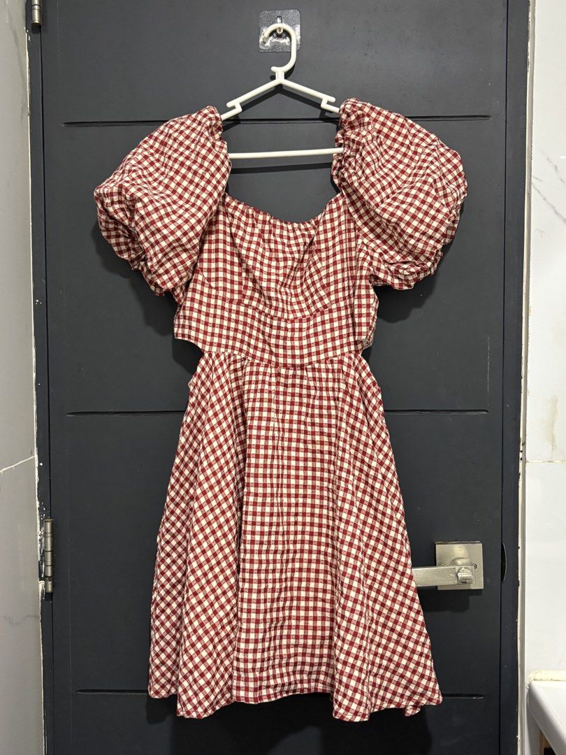 preloved mini dresses (Category: Dresses) located in Quezon City. Submitted by prettysash (Listing ID 1470247779, Image 2). Description: for sale : preloved dresses, can fit to small to medium body frames. -200 each + sf -gcash or bank transfer -lalamove or j&t 📍fairview quezon city.