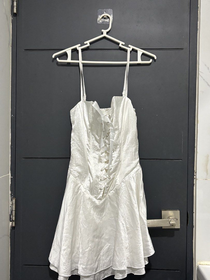 preloved mini dresses (Category: Dresses) located in Quezon City. Submitted by prettysash (Listing ID 1470247779, Image 3). Description: for sale : preloved dresses, can fit to small to medium body frames. -200 each + sf -gcash or bank transfer -lalamove or j&t 📍fairview quezon city.