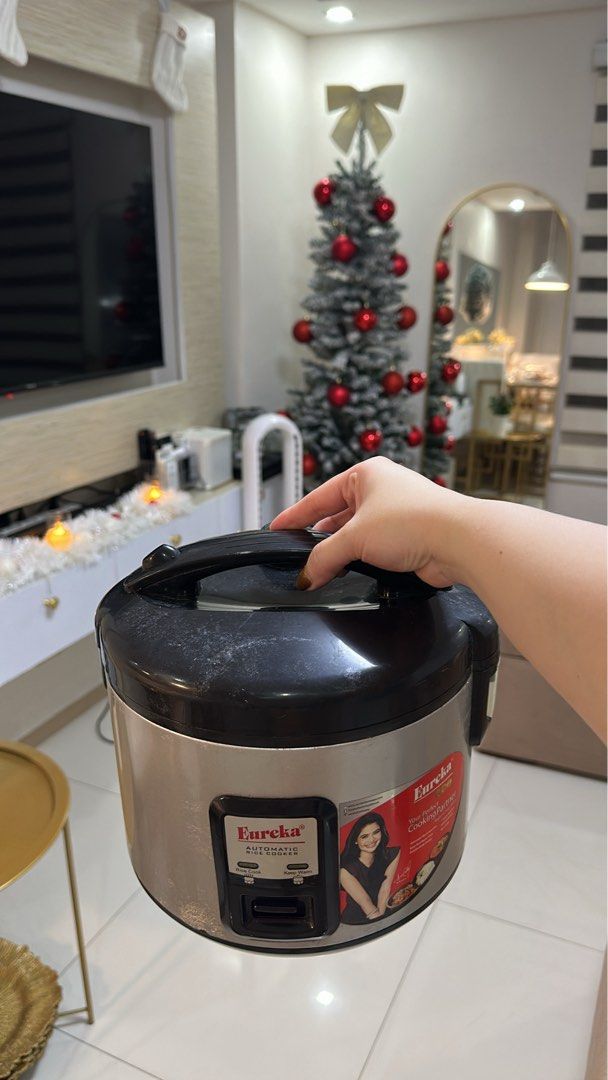 Preloved rice cooker (Category: Other Kitchen Appliances) located in Mandaluyong City. Submitted by _anjconcepcion (Listing ID 1470339290, Image 1). Description: No issues, just signs of use and faded color on the pot. .