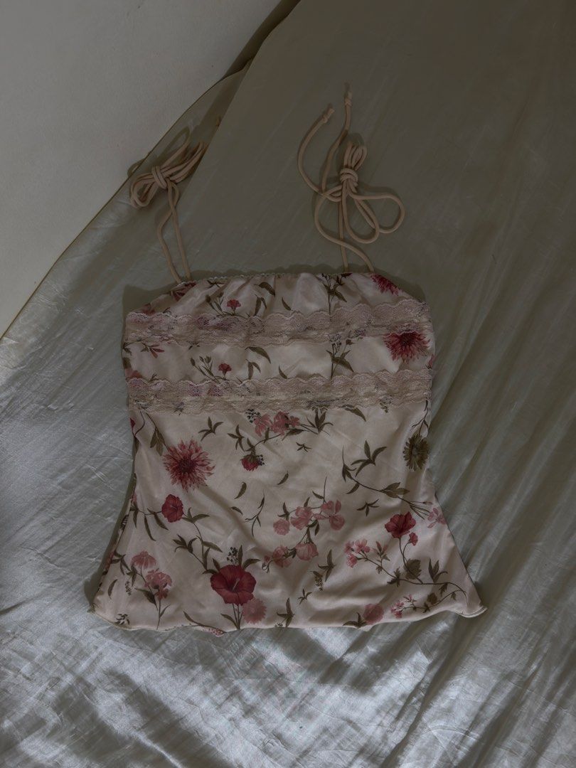 Preloved shein top (Category: Shirts) located in Legazpi City. Submitted by bouxloset (Listing ID 1470315404, Image 2). Description: used once!! newly bought already washed size s dm mee.
