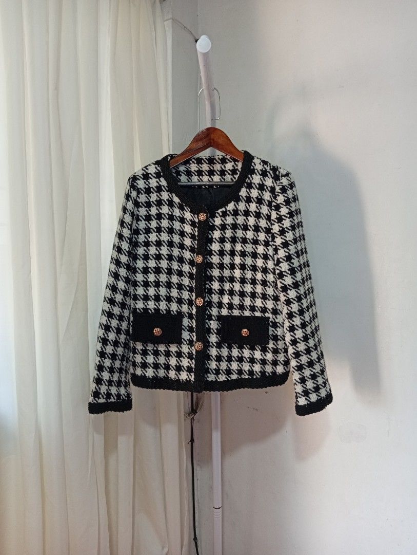 Premium Houndstooth Tweed Blazer (Category: Coats, Jackets and Outerwear) located in Rizal. Submitted by tweeds_by_n (Listing ID 1470204144, Image 1). Description: size: small - semi med — no issues/flaws — complete buttons — with inner lining — color may vary due to lighting — buyer will shoulder the shipping fee — prem quality! mop: gcash mod: jnt or lalamove 📍 Binangonan, Rizal. . 📩DM us if interested!.