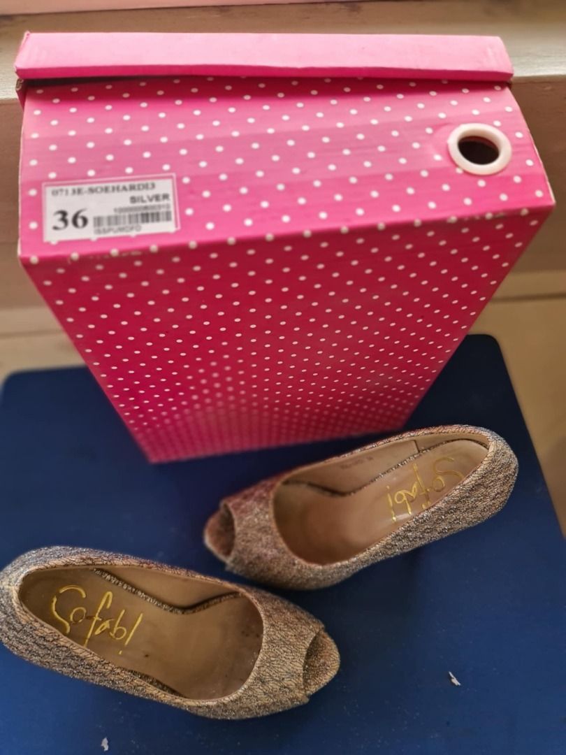 PRE-OWNED Silver glitter open toe platform high heels (Category: Heels) located in San Juan City. Submitted by refresh_rehome (Listing ID 1470168154, Image 2). Description: PLEASE MANAGE YOU EXPECTATIONS. SOLD AS IS! ITEM CONDITION: 6/10 ‼️ Gcash Payment (Pay first now ship now) ✅ Sf c/o Buyer via lalamove (pay directly to the Rider) 📍 SAN JUAN, MANILA ✅ message me .
