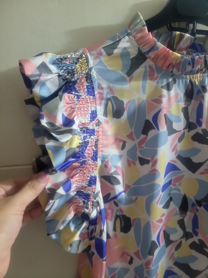 Jodfl US Pretty Abstract Top. NEW (Category: Blouses) located in Los Banos. Submitted by lopecruz (Listing ID 1470266340, Image 2). Description: 21"armpit laid flat 24"length S-M Like new super cute.