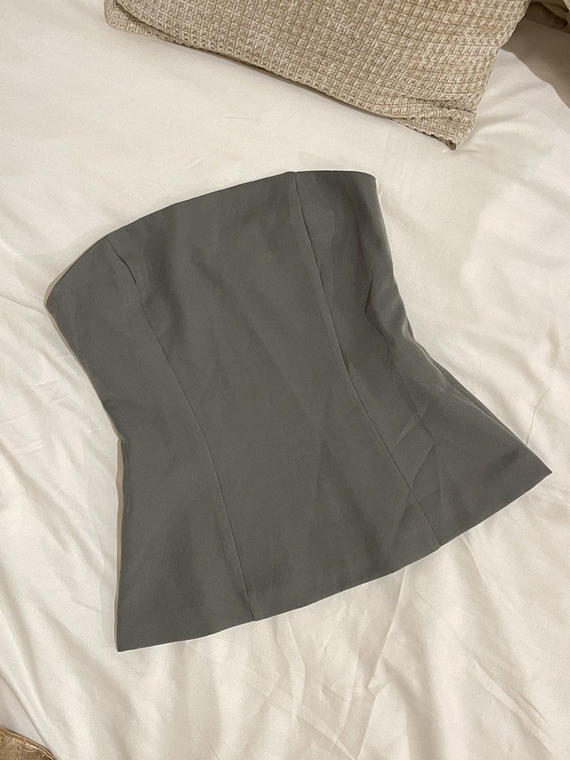Prisana Tube Top (Category: Sleeveless) located in Quezon City. Submitted by everythingmustgo__ (Listing ID 1470253399, Image 1). Description: Brand new with tags (from BKK) Size: small Color: dark gray Seller’s actual size is extra small-small (when worn for reference only) ‼️ firm with price. low ballers will not be entertained ‼️.