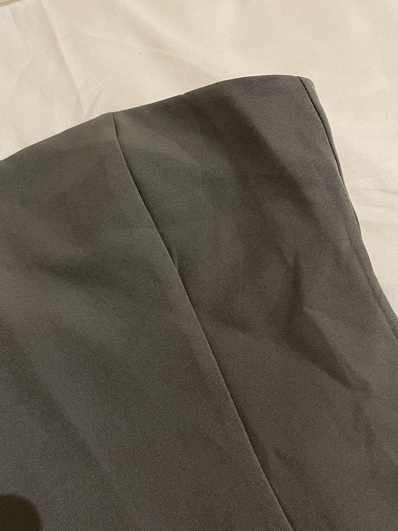 Prisana Tube Top (Category: Sleeveless) located in Quezon City. Submitted by everythingmustgo__ (Listing ID 1470253399, Image 3). Description: Brand new with tags (from BKK) Size: small Color: dark gray Seller’s actual size is extra small-small (when worn for reference only) ‼️ firm with price. low ballers will not be entertained ‼️.