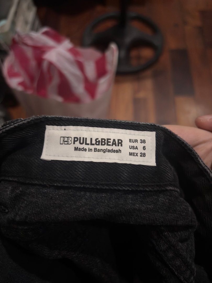 Pull and Bear Black Straight Leg Jeans (Category: Jeans) located in Las Pinas. Submitted by kylloren_ (Listing ID 1470242126, Image 3). Description: - rfs: doesnt fit me - unisex - NGA - wl: 15”, length 40” .