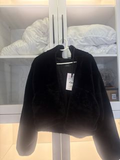 (Category: ) located in . Submitted by destashingmycloset (Listing ID 1470156078, Image 1). Description: .