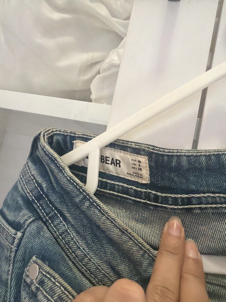 Pull and bear low rise jeans (Category: Other Bottoms) located in Quezon City. Submitted by destashingmycloset (Listing ID 1470155261, Image 2). Description: .
