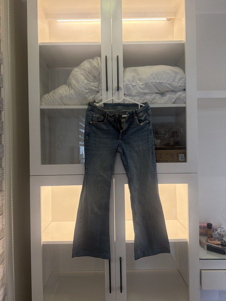 Pull and bear low rise jeans (Category: Other Bottoms) located in Quezon City. Submitted by destashingmycloset (Listing ID 1470155261, Image 1). Description: .