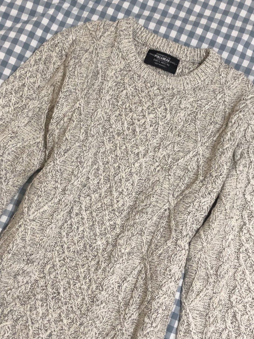 pull&bear gray knit pullover sweater casual fashion (Category: Coats, Jackets and Outerwear) located in Baguio. Submitted by shayshy (Listing ID 1470192441, Image 2). Description: like new no issue med to large .