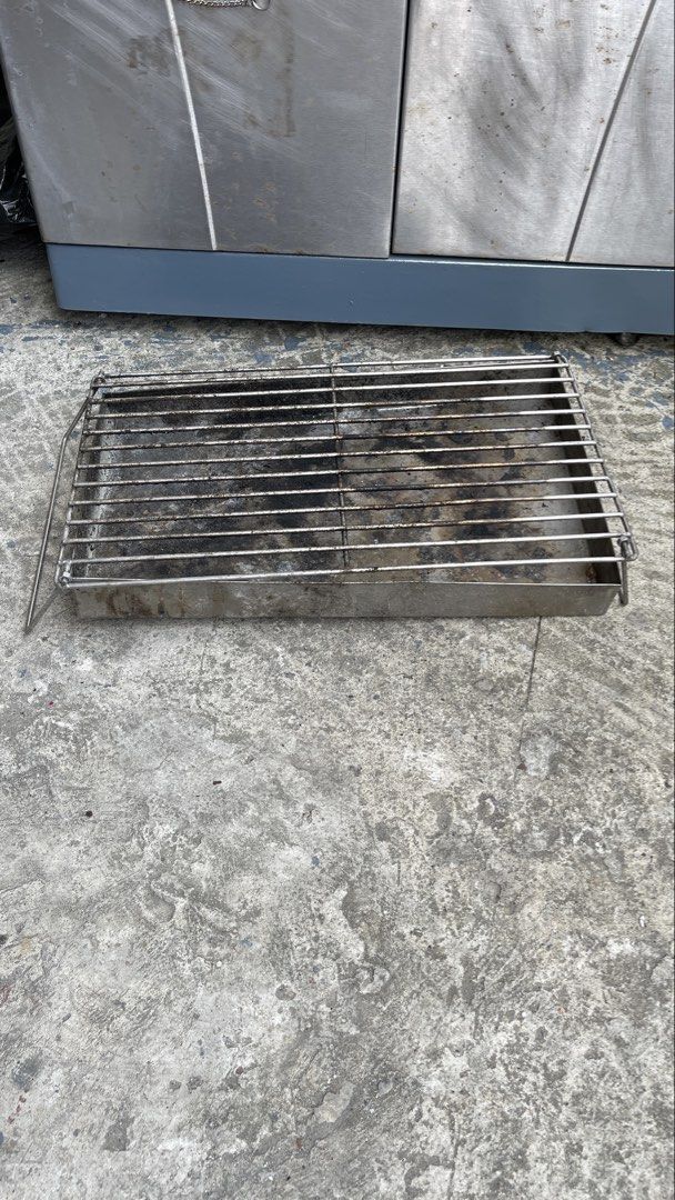 Pure Stainless Steel BBQ Grill (Category: BBQ, Grills & Hotpots) located in Marikina City. Submitted by jerome.acasio15 (Listing ID 1470233157, Image 1). Description: 20x12 inches Pure stainless Rfs: declutterring .