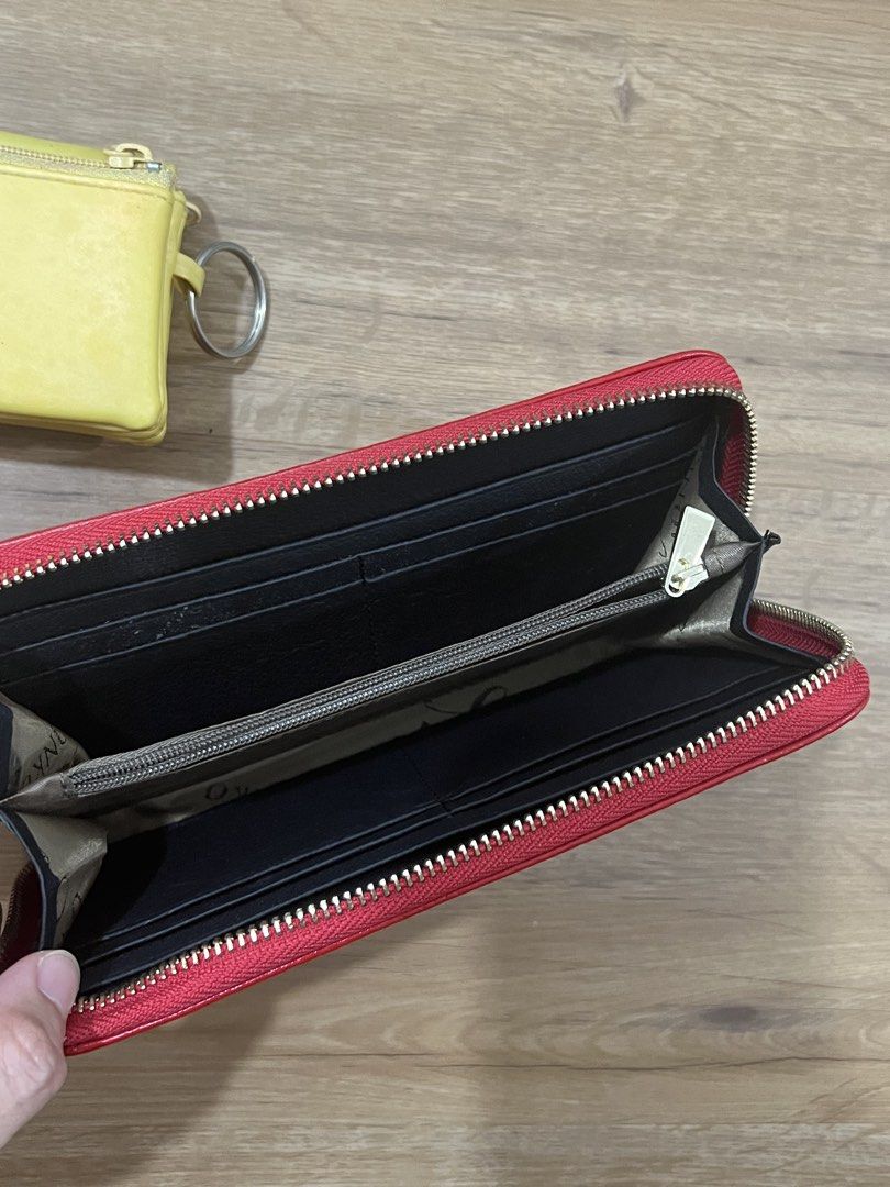 Purses (Category: Wallets & Card holders) located in Seremban. Submitted by ellysmn (Listing ID 1470313089, Image 3). Description: Rm15 for both Never used but slight stain, not for fussy buyers.