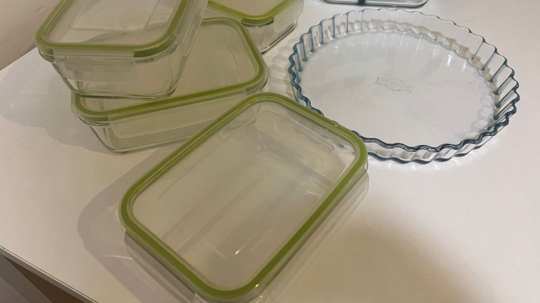 Pyrex containers and tart pan, 傢俬＆家居, 廚具和餐具, 炊具及配件 - Carousell