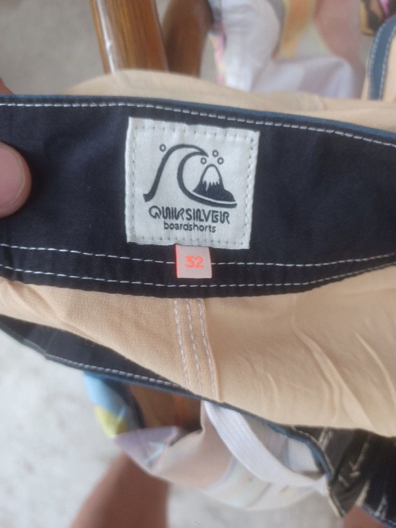 Quiksilver above the knee (Category: Shorts) located in Cauayan City . Submitted by cuzthriftshop (Listing ID 1470197736, Image 3). Description: size 32 on tag no issue need wash.