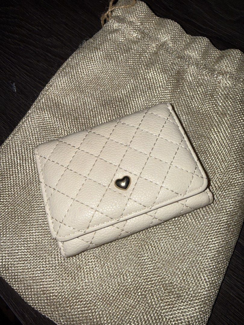 Quilted Wallet with Heart Charm (Category: Wallets & Card holders) located in Caloocan City. Submitted by tootsief (Listing ID 1470287876, Image 1). Description: so many card holder!.