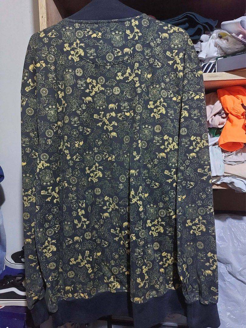 R AND B Black and Yellow Patterned Zip-Up Bomber Jacket (Category: Coats, Jackets and Outerwear) located in Manila. Submitted by yu-jimin (Listing ID 1470199233, Image 2). Description: - Eye-catching black bomber jacket with an all-over yellow turtle and floral print - Full zip front closure with side pockets for convenience - Comfortable ribbed collar, cuffs, and hem - Contrasting light inner lining featuring a matching print - Relaxed fit, idea