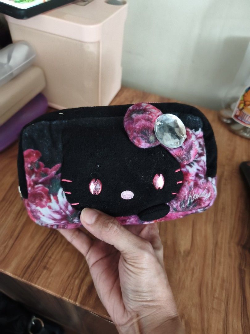 Rady X Hello Kitty Collaboration Make Up Bag (Category: Purses & Pouches) located in Quezon City. Submitted by uydaisy1979 (Listing ID 1470169359, Image 1). Description: .
