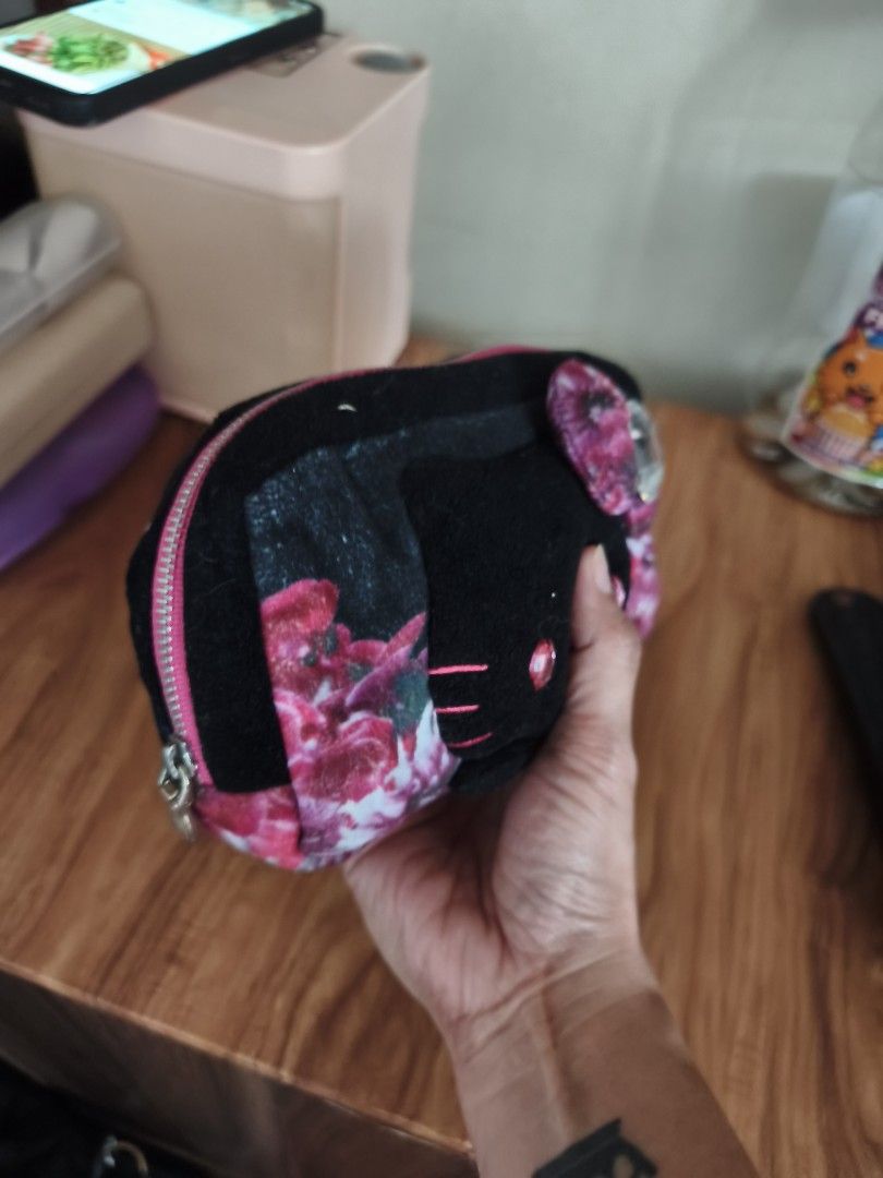 Rady X Hello Kitty Collaboration Make Up Bag (Category: Purses & Pouches) located in Quezon City. Submitted by uydaisy1979 (Listing ID 1470169359, Image 2). Description: .