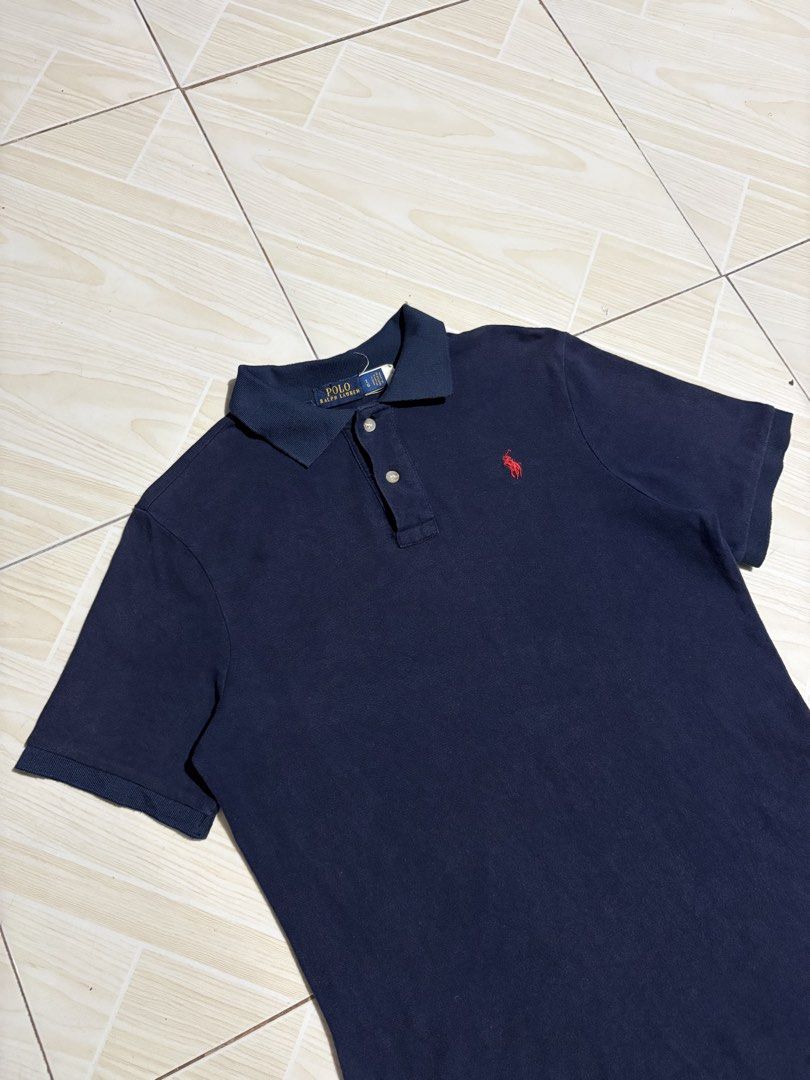 Ralph Lauren (Category: Tshirts & Polo Shirts ) located in Carmona. Submitted by arthrift.31 (Listing ID 1470336335, Image 2). Description: Width:19.5 Length:27/28 Condition:9/10 Colorrate:9/10 Issue:just pm me.