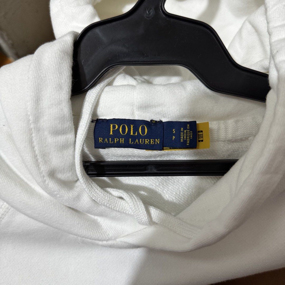RALPH LAUREN hoodie (Category: Coats, Jackets and Outerwear) located in Valenzuela. Submitted by thriftynanay88 (Listing ID 1470187902, Image 2). Description: Size S on tag.