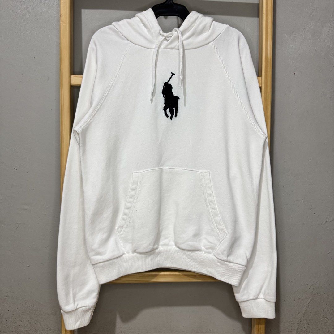 RALPH LAUREN hoodie (Category: Coats, Jackets and Outerwear) located in Valenzuela. Submitted by thriftynanay88 (Listing ID 1470187902, Image 1). Description: Size S on tag.