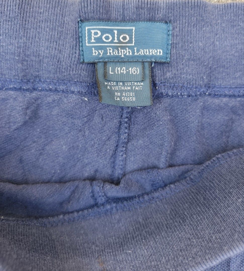 Ralph Lauren short (Category: Shorts) located in Santa Cruz. Submitted by lesterpogs30 (Listing ID 1470251299, Image 3). Description: Ralph Lauren short excellent condition 15x18.5 dimes.