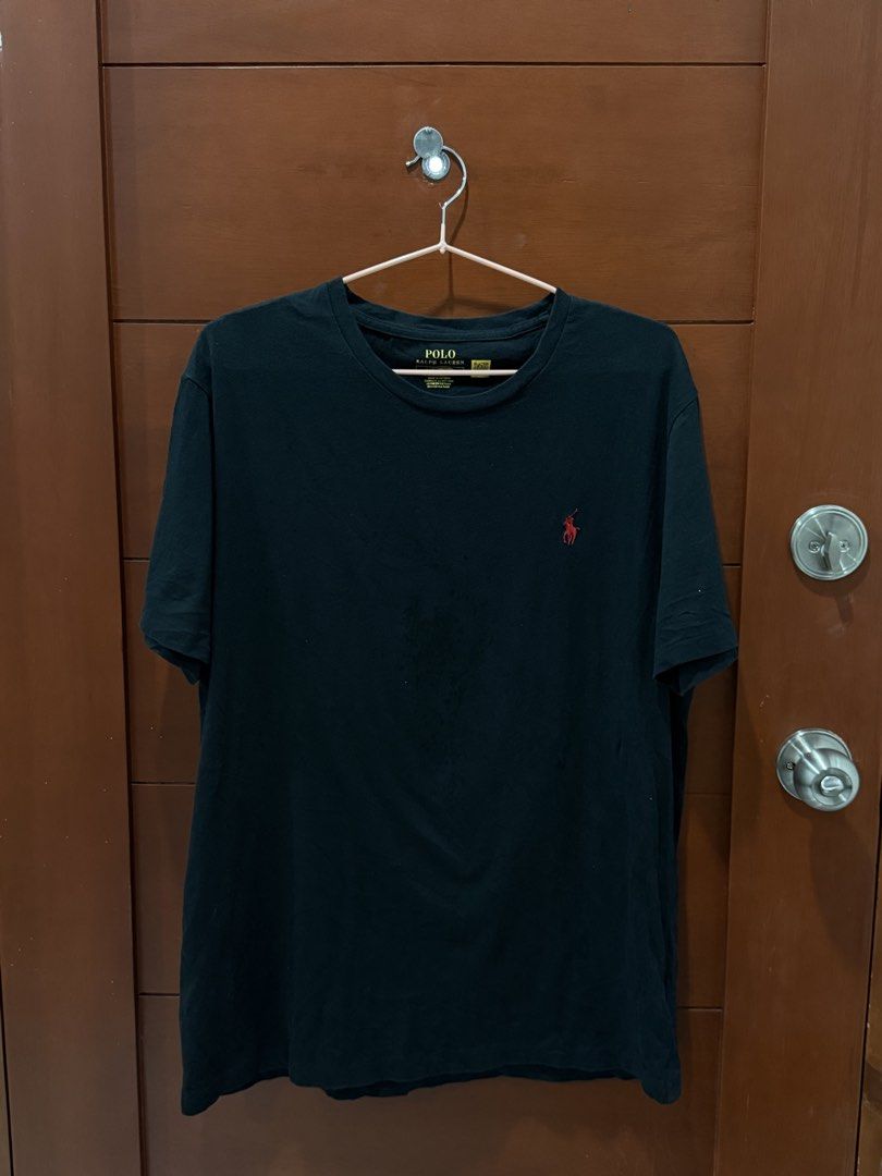 RALPH LAUREN TSHIRT (Category: Tshirts & Polo Shirts ) located in Davao. Submitted by goodnightinego (Listing ID 1470311633, Image 1). Description: L on tag 21w x 27L Scannable qr Issue: Small Pinhole at the back .