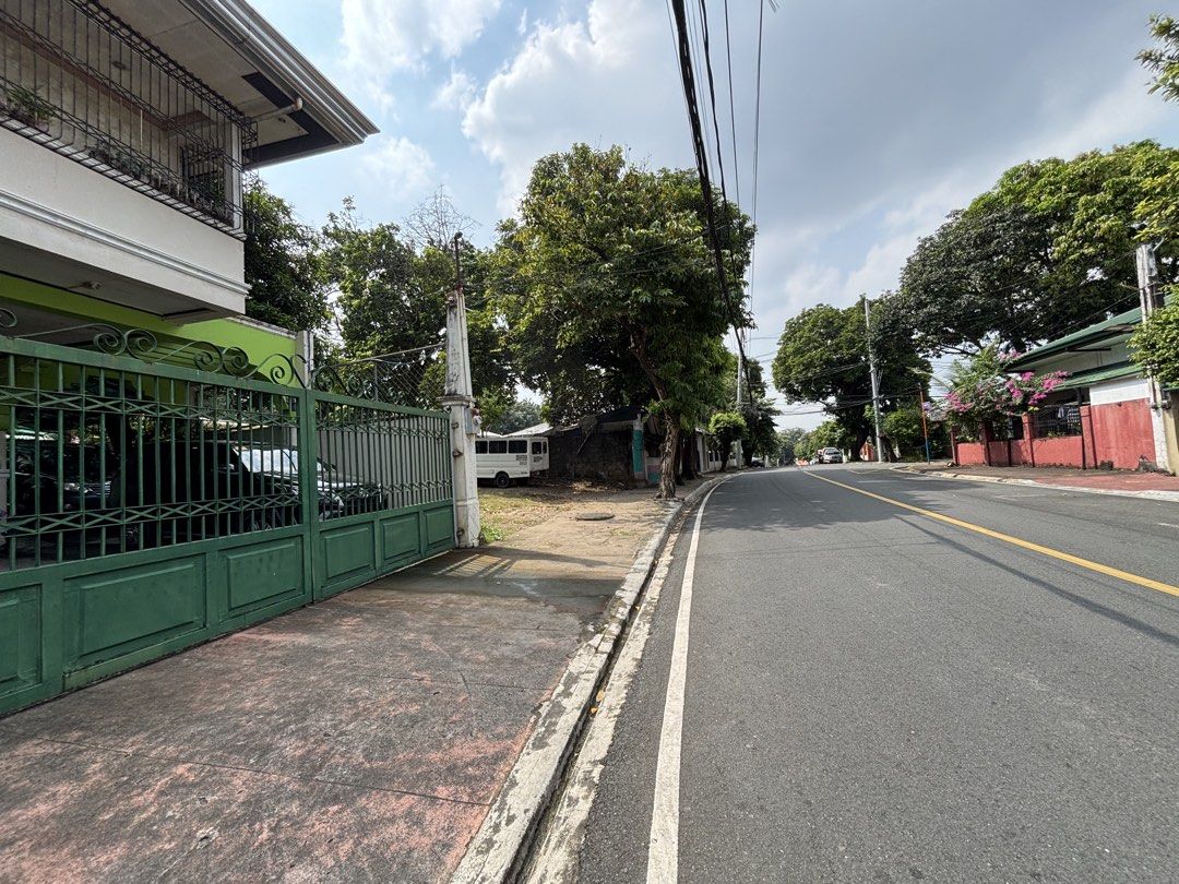 Rancho Marikina Main Road, Hindi binabaha (Category: House & Lot) located in Manila. Submitted by tungsten67 (Listing ID 1470165802, Image 2). Description: Rancho Estate 1 Marikina MAIN ROAD 2 bahay-yung main at bahay sa likod Hindi binabaha Marist school- 650m Lilac Street- 350m (restaurants, pharmacy, church, 711, cafes, etc) .