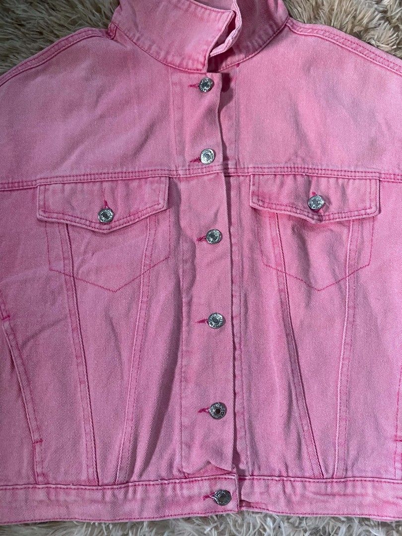 Random (Category: Others Tops) located in San Fernando. Submitted by cris.lloyd34 (Listing ID 1470243384, Image 3). Description: Width: 23 Length: 22 Sleeve: 18.