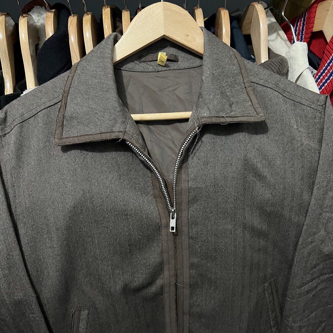 Random bomber jacket (Category: Coats, Jackets and Outerwear) located in Baguio. Submitted by itsvintageclothing (Listing ID 1470263443, Image 2). Description: Length 25 Pit to pit 22.