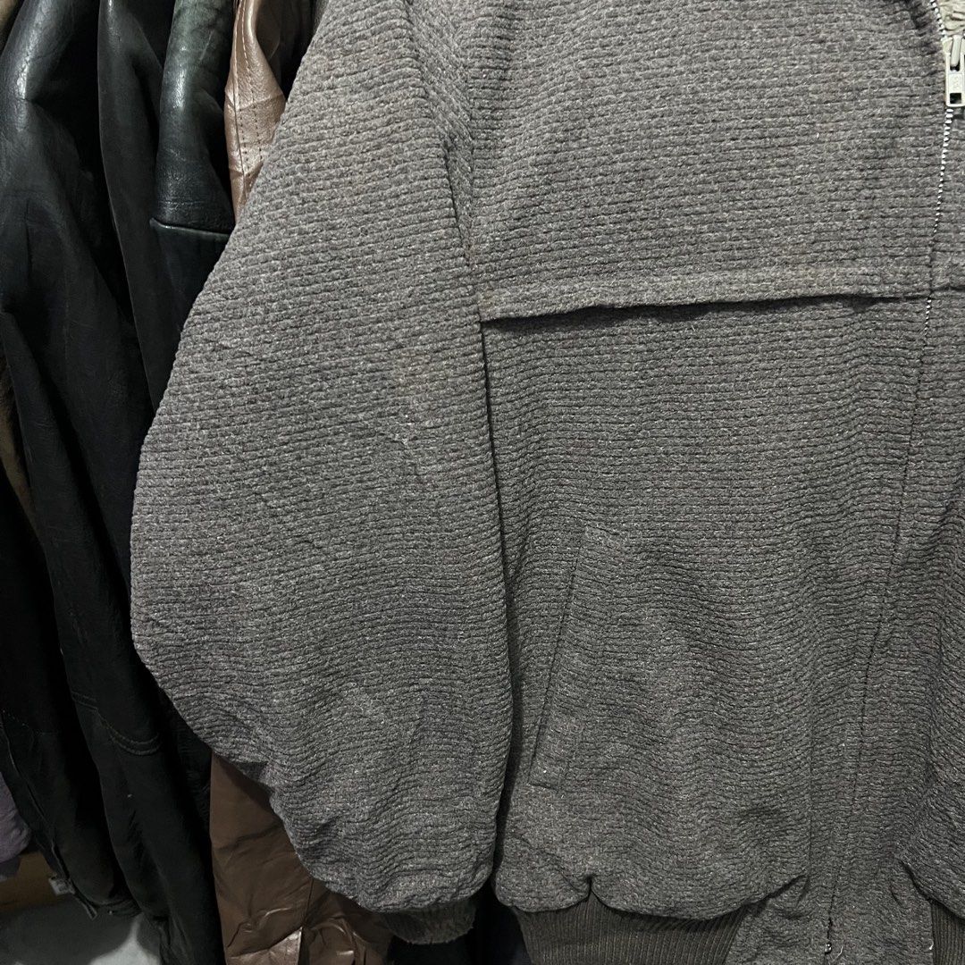 Random vintage bomber jacket (Category: Coats, Jackets and Outerwear) located in Baguio. Submitted by itsvintageclothing (Listing ID 1470264145, Image 3). Description: Length 25 Pit to pit 22.