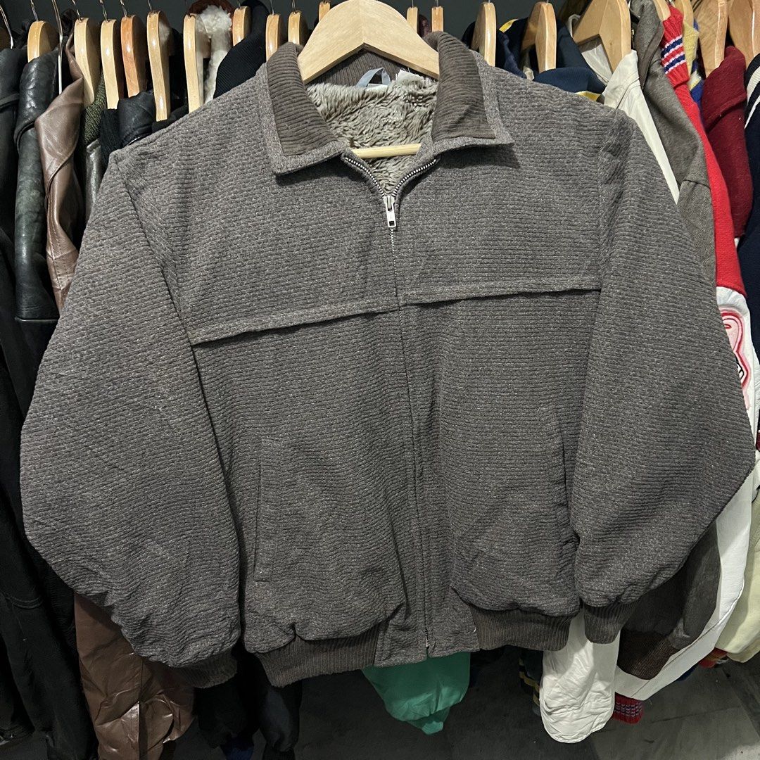 Random vintage bomber jacket (Category: Coats, Jackets and Outerwear) located in Baguio. Submitted by itsvintageclothing (Listing ID 1470264145, Image 1). Description: Length 25 Pit to pit 22.