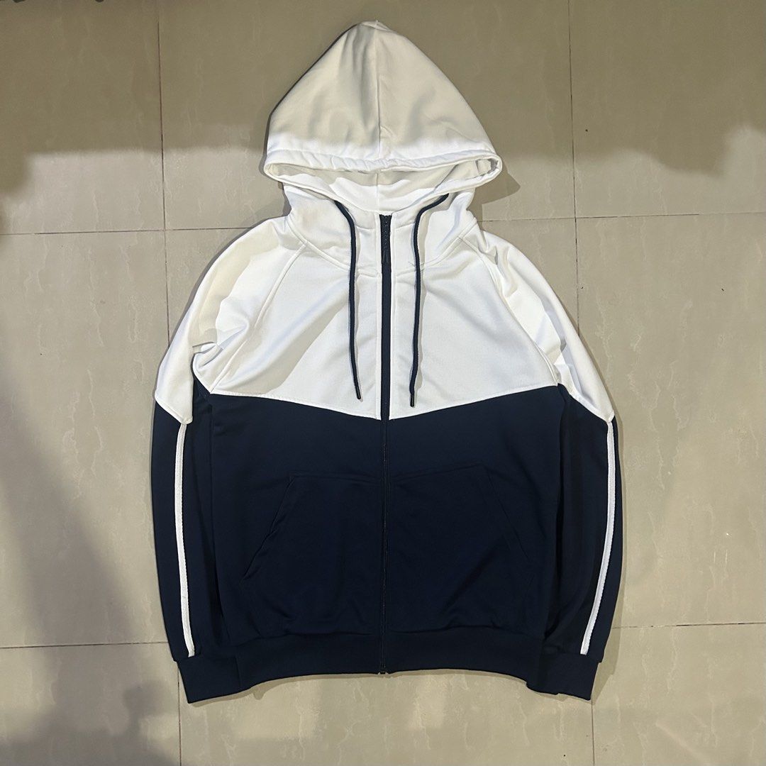 Random Zip-Up Hoodie White Navy Blue (Category: Coats, Jackets and Outerwear) located in San Fernando. Submitted by thrift_lang_ni_kim (Listing ID 1470315096, Image 1). Description: ⬇️ DETAILS ⬇️ Random Zip-Up Hoodie White Navy Blue DIMENSIONS (INCHES) Width:21 Length:26 Best fit: M to L Color rate:9/10 Condition/Issue: Good condi Mine: ₱300 Minimum increment: ₱50 Already washed and ready to wear. 📌 Please check all photos carefully for any flaw