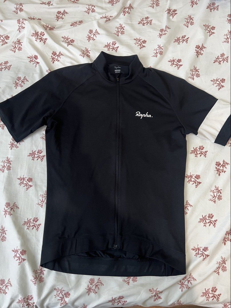 Rapha core lightweight black medium (Category: Activewear) located in Manila. Submitted by cyclinggoods (Listing ID 1470239916, Image 1). Description: Rapha core black Medium Good condition Issue zipper plastic tip Price 2700 Shipping c/o buyer.