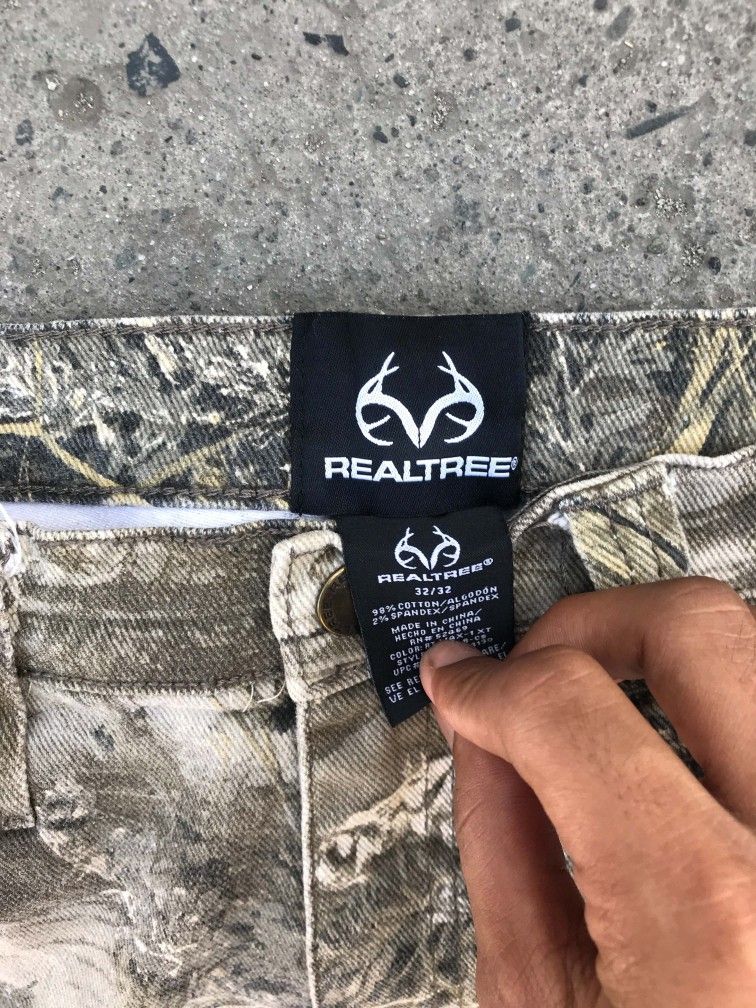 realtree pants (Category: Jeans) located in General Trias. Submitted by thriftni_ocram (Listing ID 1470160094, Image 3). Description: 32 waistline.