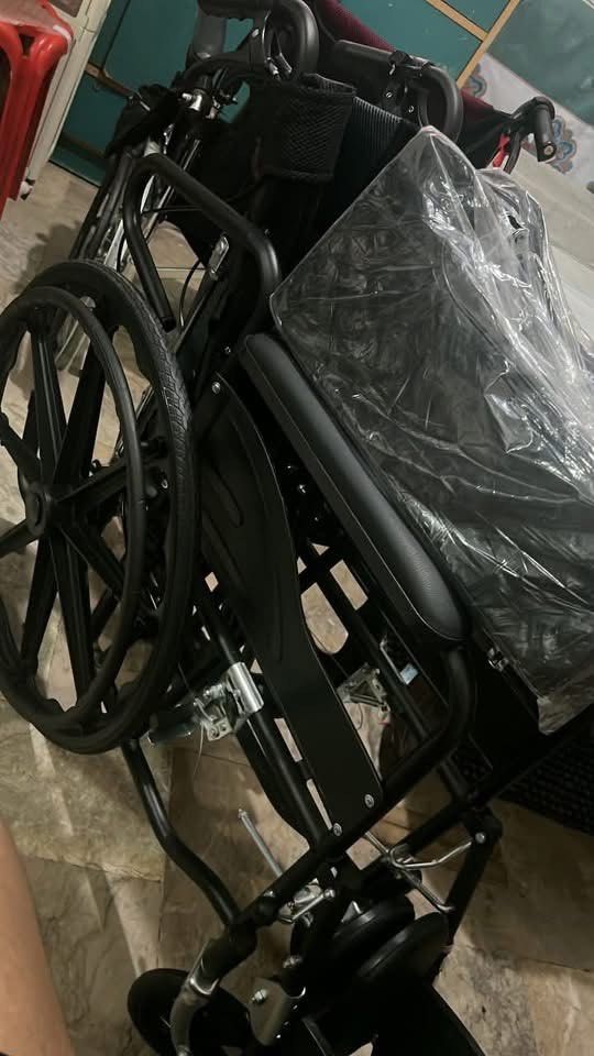 RECLINING WHEELCHAIR WITH TABLE (Category: Medical Supplies & Tools) located in Quezon City. Submitted by urcommonplace_ (Listing ID 1470205348, Image 2). Description: 5000php ONLY. (steal price. if magcanvass sa bambang, around 7k-7.5k yung ganitong type na with commode or reclining) Assembled na. Made of carbon steel (color black) RECLINING up to 180degrees With commode(toilet seat) With table(removable) With extended Headrest(removable) Adjust