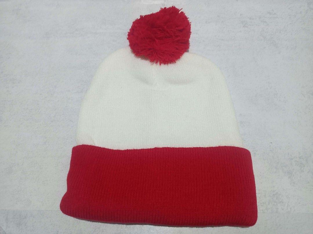 Red and White Pom Pom acuff Knit Beanie Hat (Category: Hats & Beanies) located in Davao. Submitted by lotispreloved (Listing ID 1470263384, Image 1). Description: .