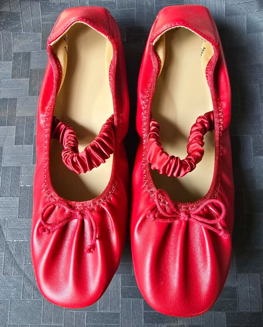 Red Ballerina Flats with Elastic Strap (Category: Flats & Sandals) located in San Fernando. Submitted by kohmonica00 (Listing ID 1470264563, Image 2). Description: GU SHOES FROM JAPAN Size : 23.5 cm (Medium).