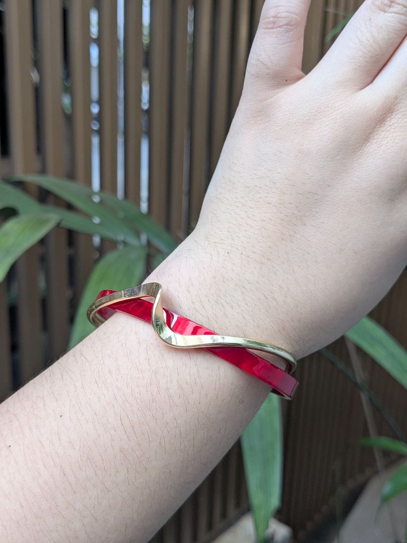 Red Marble Open Bangle Bracelet (Category: Bracelets) located in Quezon City. Submitted by nnncorner (Listing ID 1470282616, Image 2). Description: Red Marble and Gold Tone Open Bangle Fits 15-19 cm wrist only With box New and never been used Hypoallergenic .