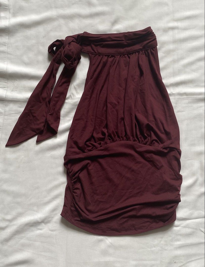 red sleeveless (Category: Sleeveless) located in Davao. Submitted by gathrd.kloset (Listing ID 1470183777, Image 1). Description: .