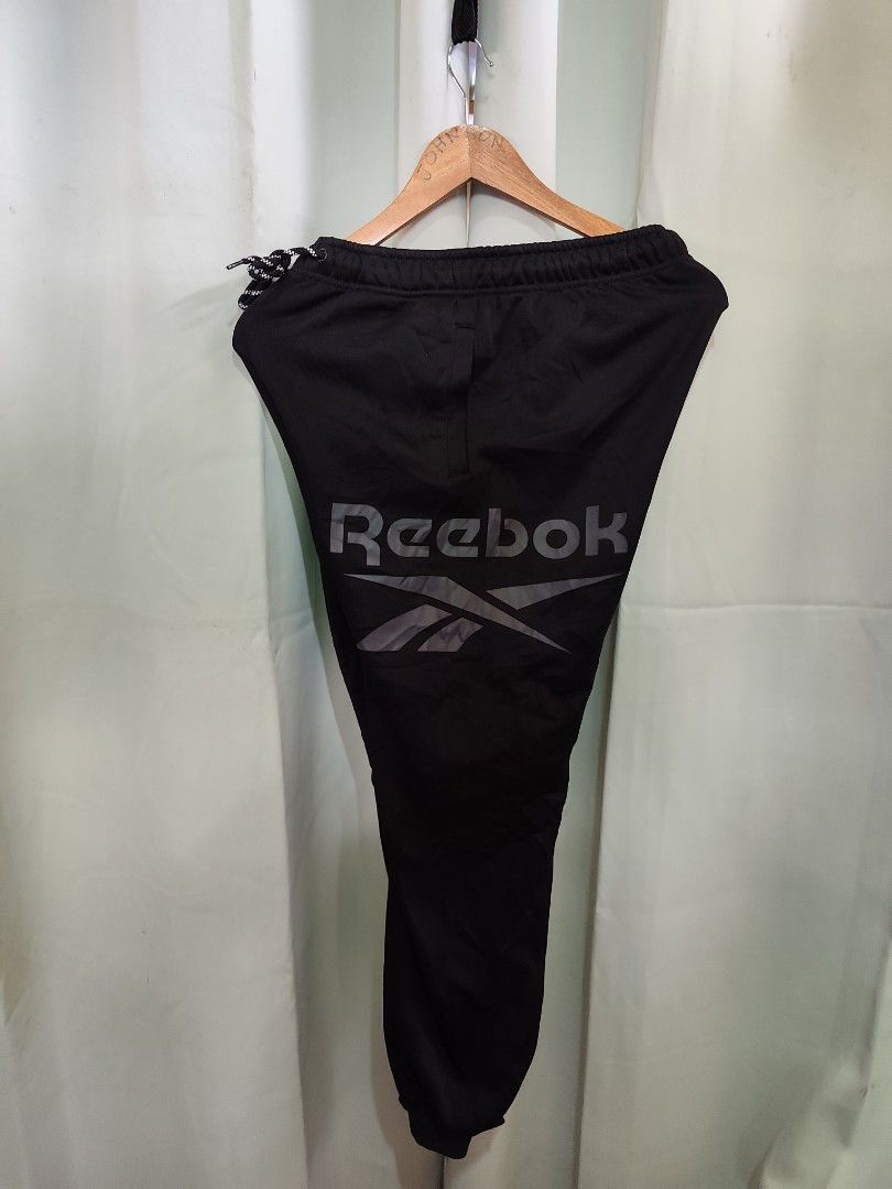 Reebok Jogger Pants 🔥 (Category: Joggers) located in Tabaco. Submitted by thrifttobecool (Listing ID 1470249430, Image 2). Description: Excellent Condition 💯 9.8/10 Color Rate 💯 13 Width 📌 38 Length 📌 M - L ✅ 28-32 Waistline ✅ 350 ✅ + sf 📌 Location Bicol ✅.