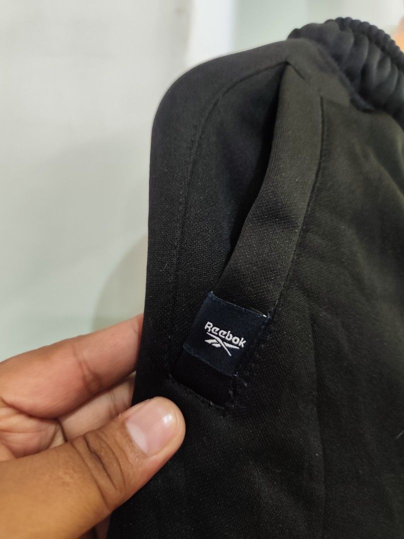Reebok Jogger Pants 🔥 (Category: Joggers) located in Tabaco. Submitted by thrifttobecool (Listing ID 1470249430, Image 3). Description: Excellent Condition 💯 9.8/10 Color Rate 💯 13 Width 📌 38 Length 📌 M - L ✅ 28-32 Waistline ✅ 350 ✅ + sf 📌 Location Bicol ✅.