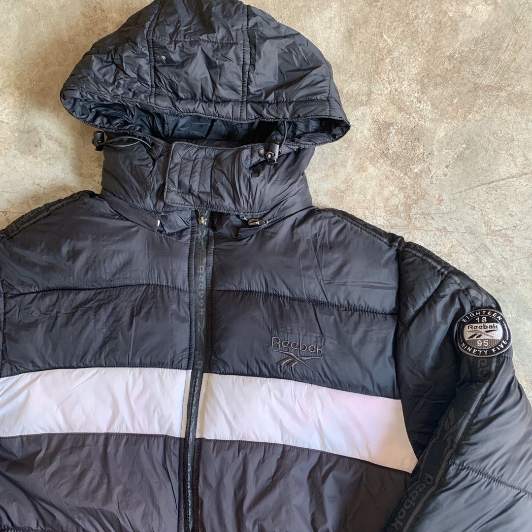 Reebok Puffer Jacket Black White XL (Category: Coats, Jackets and Outerwear) located in Manila. Submitted by emplysthrift. (Listing ID 1470271832, Image 2). Description: Reebok Puffer Jacket XL Black White Stripe Hooded Width "26 Length "31 Good Condition Colorrate: 9.3/10 Flaws: minor sign of usage / nahawaan ng ibang kulay nung nilabhan ko pero wasable naman po kayo nalang po ulit mag laba at di naman po iindahin hehe Unli vouch/vc for safe tra