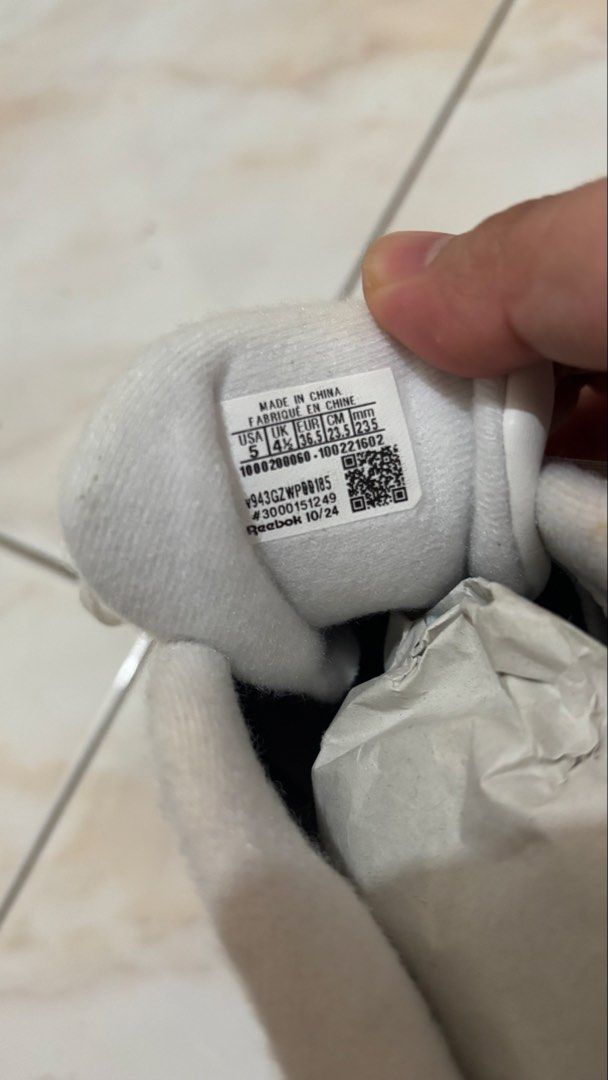 Reebok Smash Edge Trainers (Category: Sneakers) located in Manila. Submitted by dustycreat67752 (Listing ID 1470211618, Image 3). Description: Reebok Smash Edge Trainers Size 5 Brand New No Box .