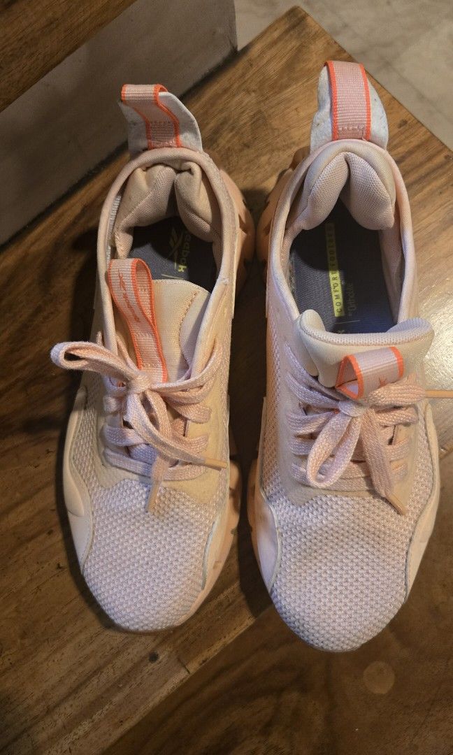 Reebok Zig Dynamica 4 (Category: Sneakers) located in Paranaque City. Submitted by xnatassha (Listing ID 1470206043, Image 3). Description: Reebok sneakers with an OrthoLite® comfort footbed. RFS: Decluttering Size: 6.5.