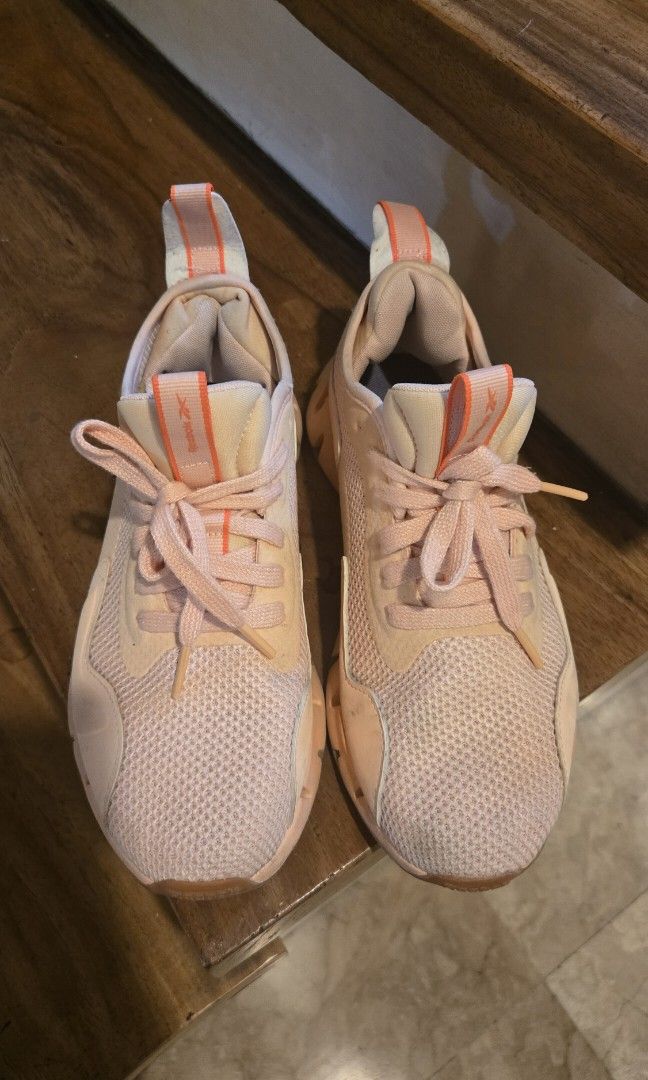 Reebok Zig Dynamica 4 (Category: Sneakers) located in Paranaque City. Submitted by xnatassha (Listing ID 1470206043, Image 2). Description: Reebok sneakers with an OrthoLite® comfort footbed. RFS: Decluttering Size: 6.5.